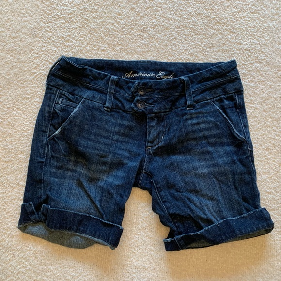 American Eagle DarkWash Jean Shorts. Size 2. - Picture 1 of 4